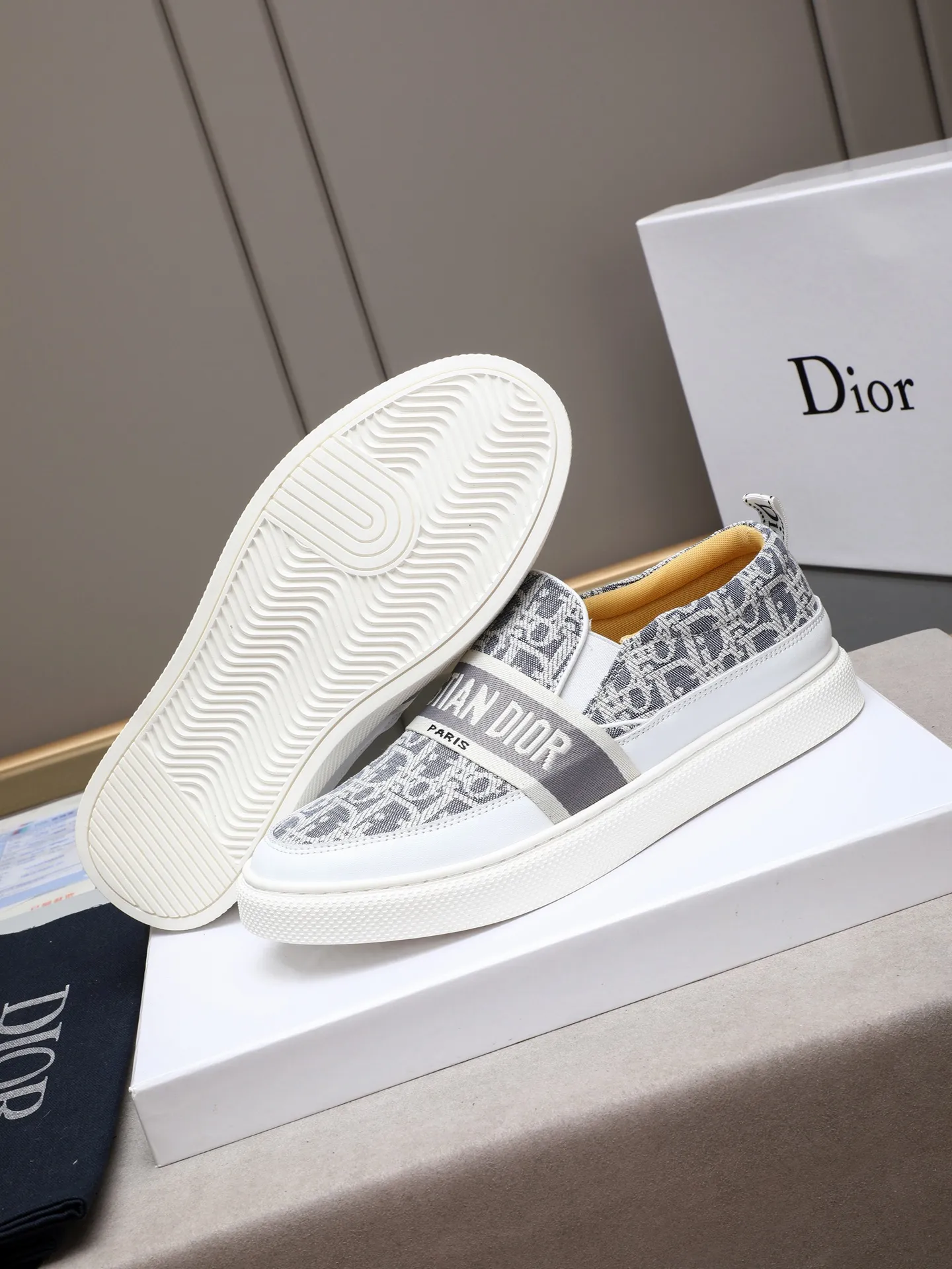 PP400 Dior upper cowhide ➕Dior classic fabric ➕Leather lining original non-slip wear-resistant lightweight soft outsole Style category: men's casual shoes, trendy style, comfortable on the feet Color: actual picture color 38-44 size (45 customized)
